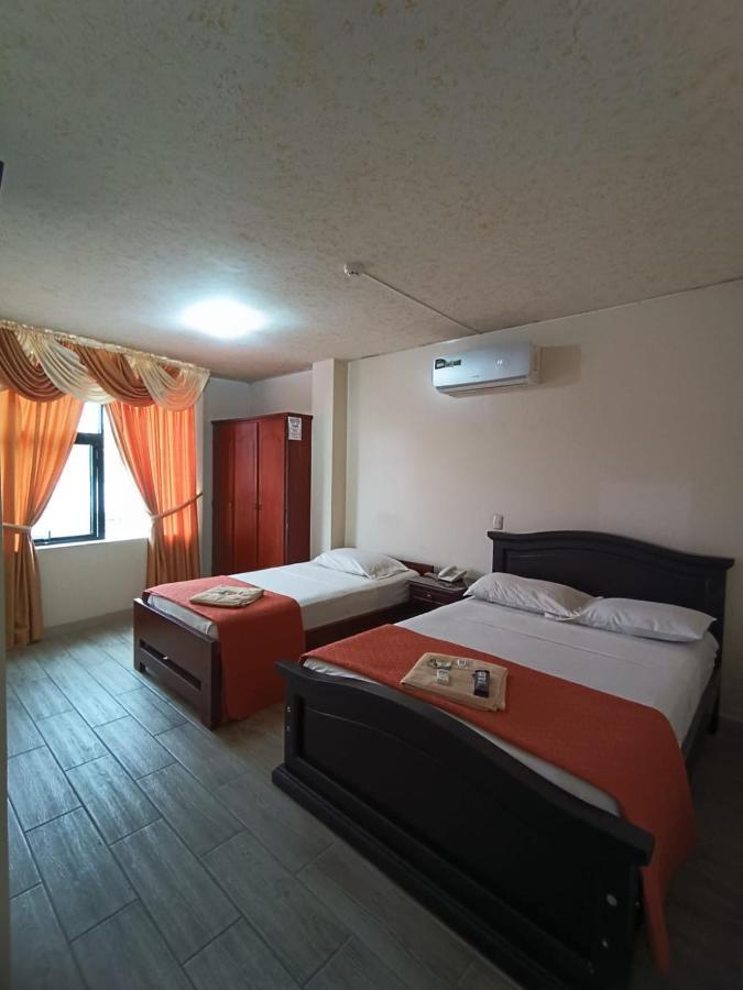 Hotel Quezada Hermanos Santo Domingo de los Colorados Kültér fotó