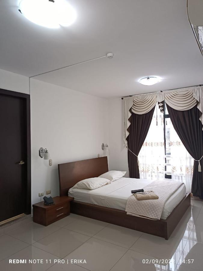 Hotel Quezada Hermanos Santo Domingo de los Colorados Kültér fotó