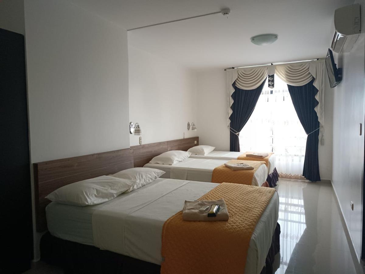 Hotel Quezada Hermanos Santo Domingo de los Colorados Kültér fotó