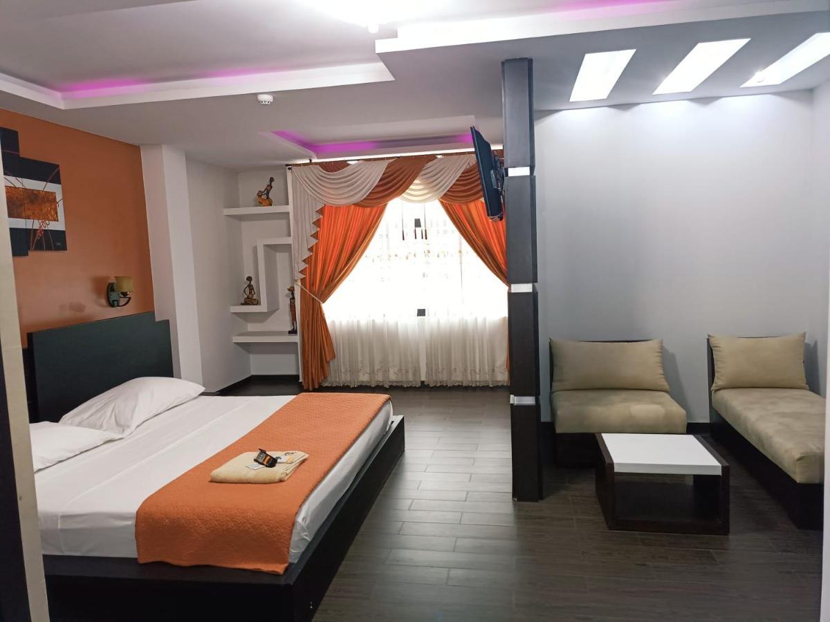 Hotel Quezada Hermanos Santo Domingo de los Colorados Kültér fotó