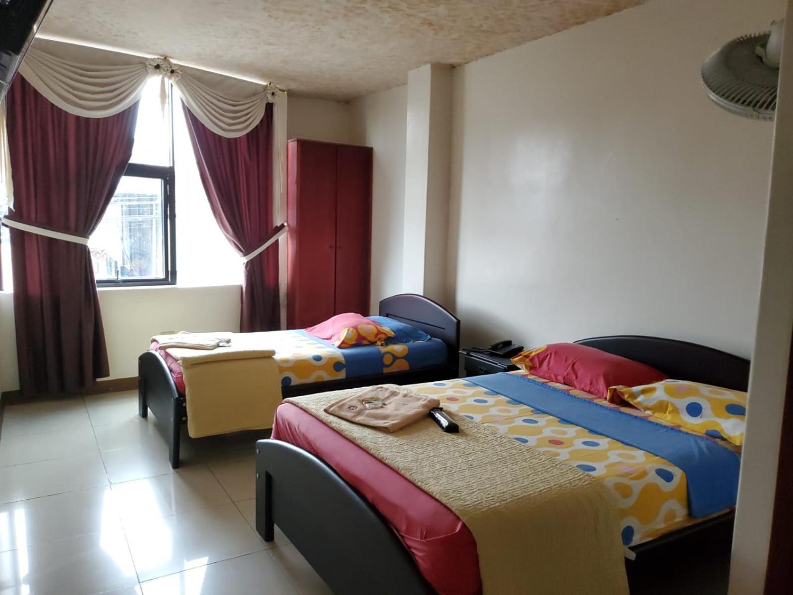 Hotel Quezada Hermanos Santo Domingo de los Colorados Kültér fotó