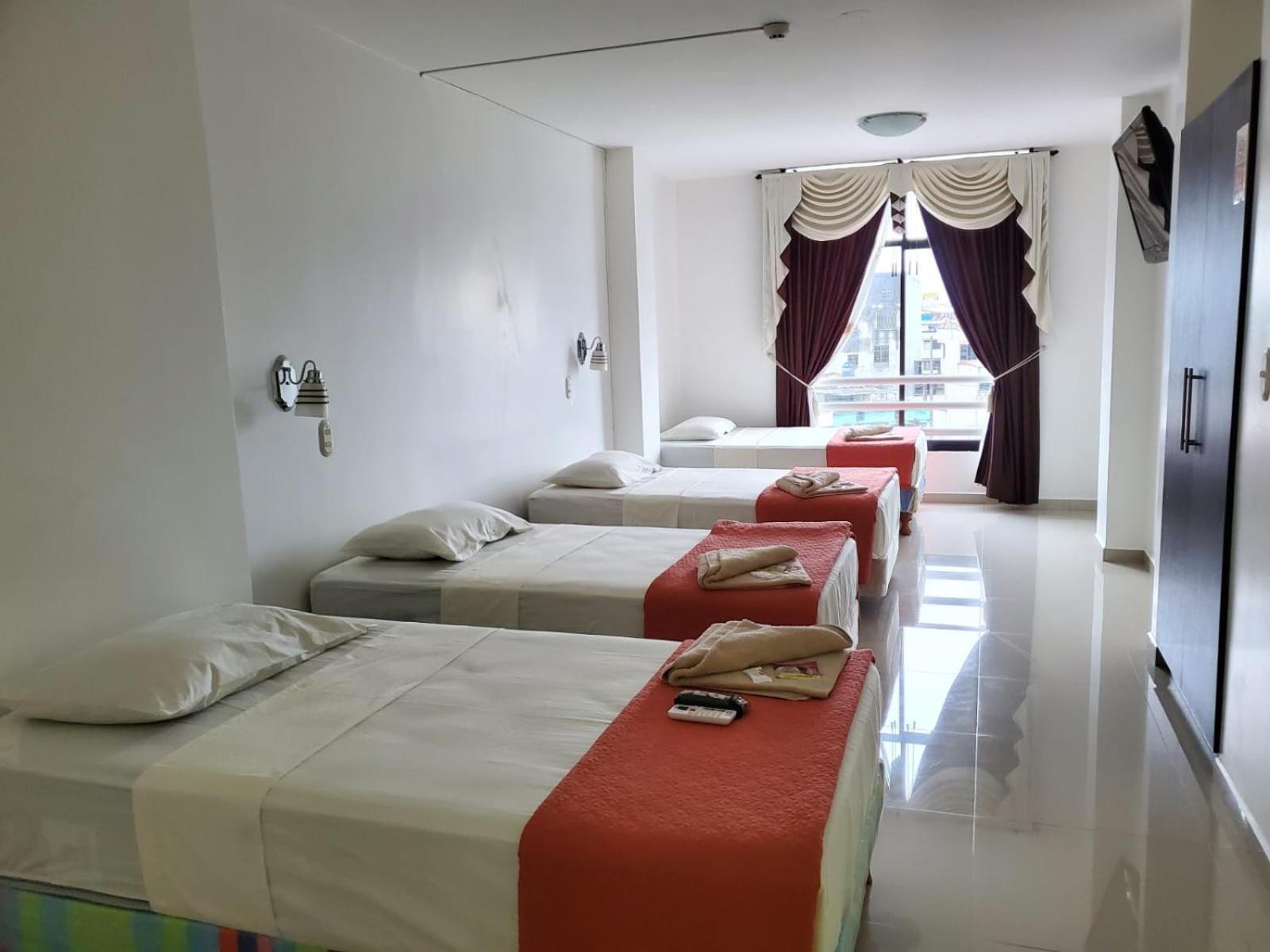 Hotel Quezada Hermanos Santo Domingo de los Colorados Kültér fotó