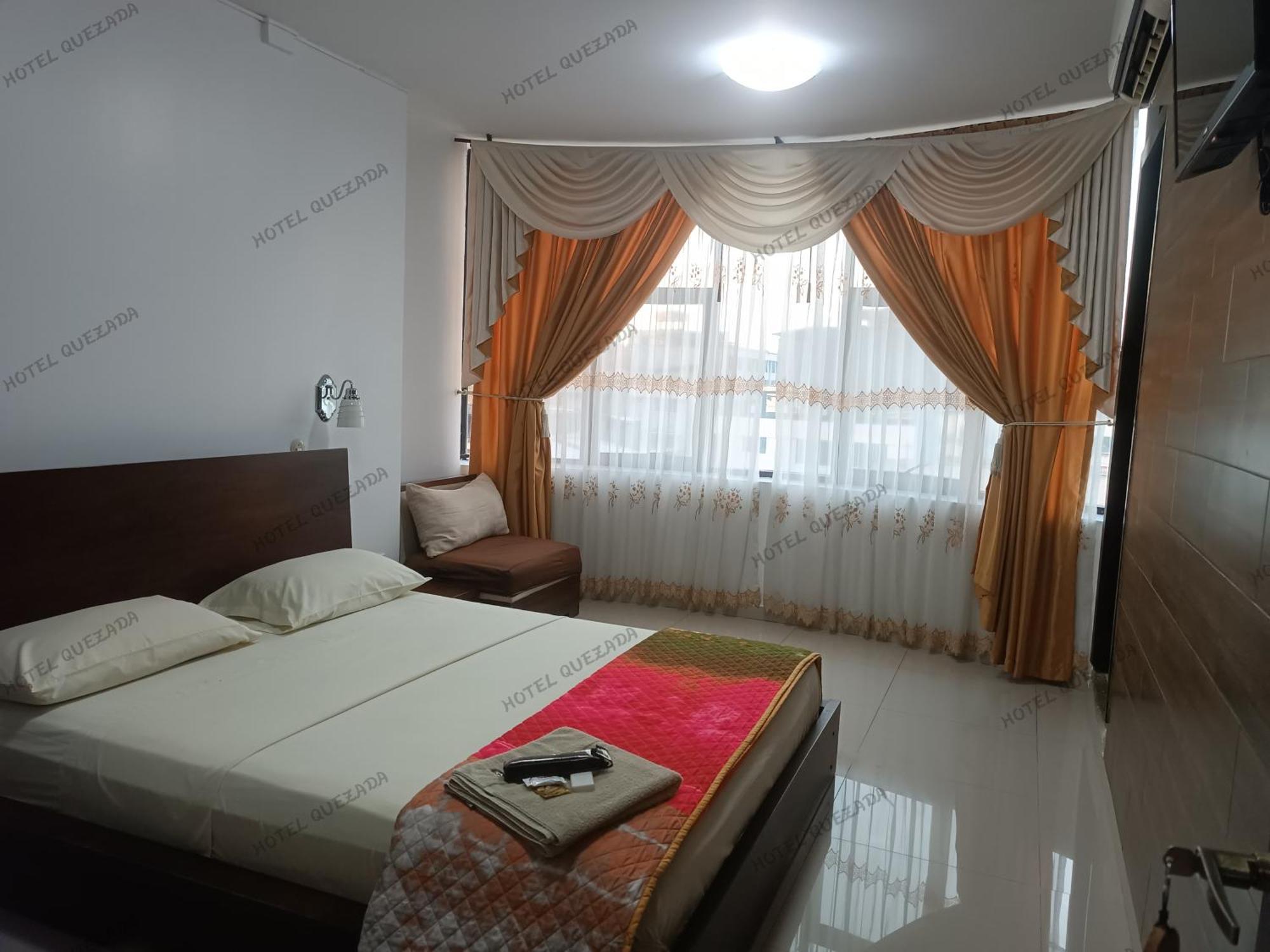 Hotel Quezada Hermanos Santo Domingo de los Colorados Kültér fotó
